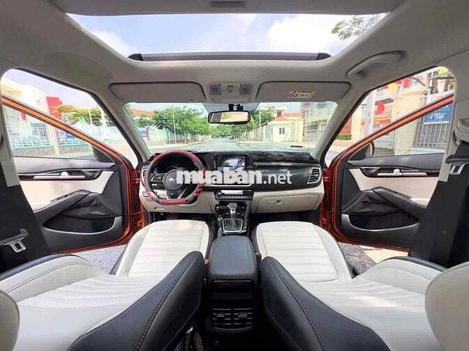 Kia Seltos 2021 1.4  Premium - 67000 km. xe zin.