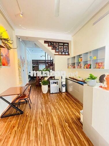 Cho thuê nhà mặt ngõ 168 đường Trung Kính, Dt 55m2 x 5 tầng, nhà đẹp