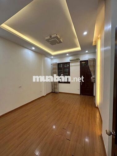 Cho thuê nhà mặt ngõ 168 đường Trung Kính, Dt 55m2 x 5 tầng, nhà đẹp