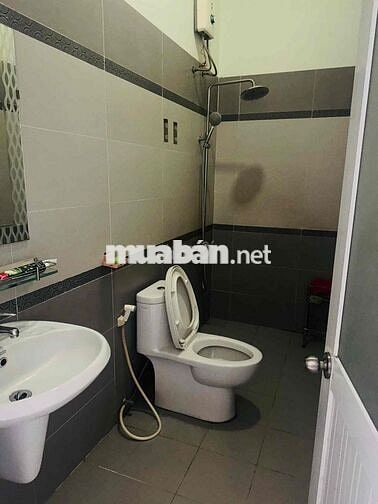 cho thuê nhà nguyên căn nha 2 p ngủ d xe hơi P thống nhất
