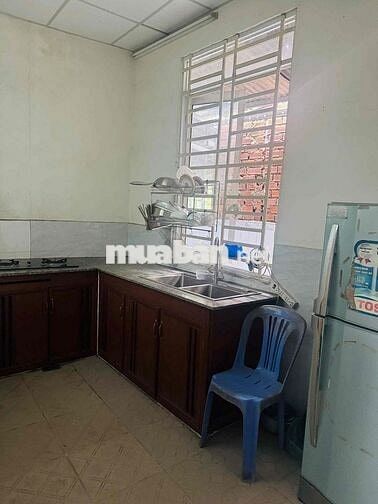 cho thuê nhà nguyên căn nha 2 p ngủ d xe hơi P thống nhất