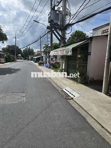 Cần sang gấp quán chè và sinh tố