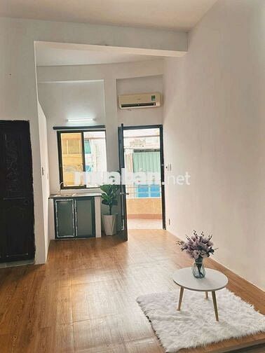 PHÒNG NGỦ SIÊU RỘNG BAN CÔNG LỚN NGAY DH KINH TẾ, DH BÁCH KHOA