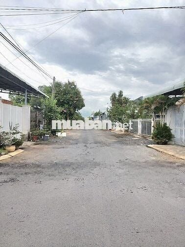 BÁN ĐẤT TRUNG TÂM THỊ TRẤN, DT 5M X 31M GIÁ 360 TRIỆU,CÒN THƯƠNG LƯỢNG