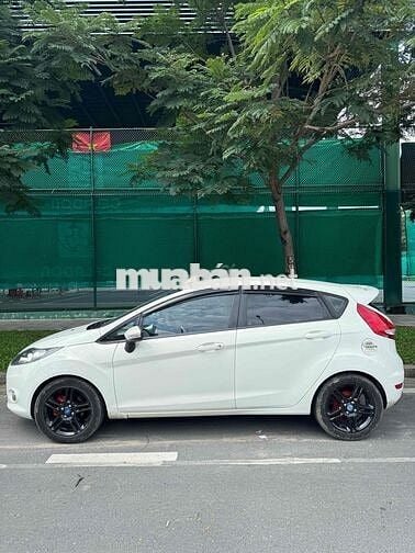 Ford Fiesta 2013 1.6 AT Hatchback - 100000 km