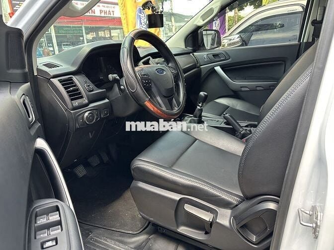 Ford Ranger 2022 số sàn, bảo hành 2026, vay70%