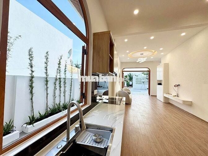Bán Biệt Thự Vườn mặt tiền đường Liên Hoa