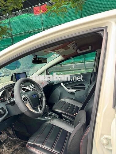 Ford Fiesta 2013 1.6 AT Hatchback - 100000 km