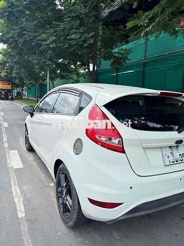Ford Fiesta 2013 1.6 AT Hatchback - 100000 km