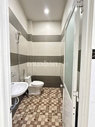 VỊ TRÍ SÁT MẶT TIỀN ĐƯỜNG LỚN PHÙ HỢP DI CHUYỂN QUA CÁC QUẬN