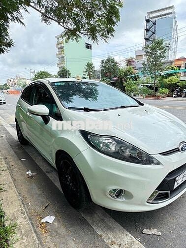 Ford Fiesta 2013 1.6 AT Hatchback - 100000 km