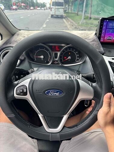 Ford Fiesta 2013 1.6 AT Hatchback - 100000 km
