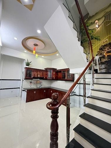 VỊ TRÍ SÁT MẶT TIỀN ĐƯỜNG LỚN PHÙ HỢP DI CHUYỂN QUA CÁC QUẬN