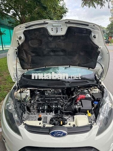 Ford Fiesta 2013 1.6 AT Hatchback - 100000 km