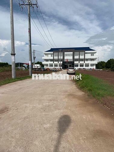 Cần bán lô đất mặt tiền, sổ hồng