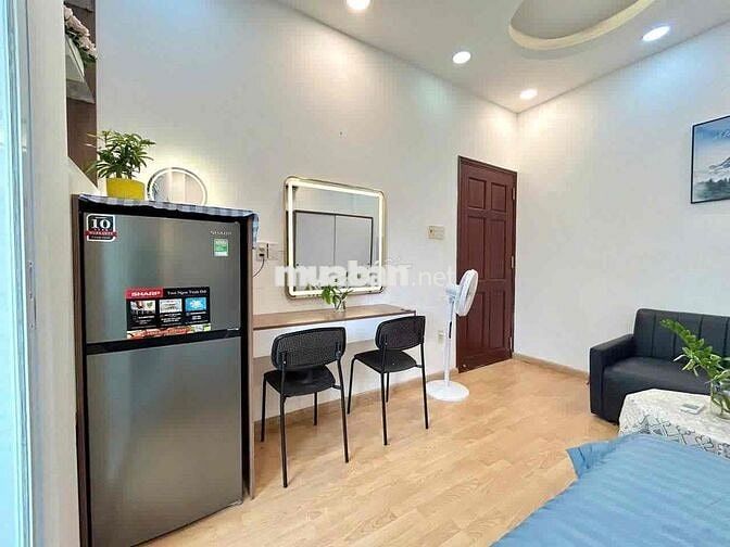 Căn Hộ Full Nội Thất Ban Công Gần Đại Học Hutech,UTH,Ngoại Thương