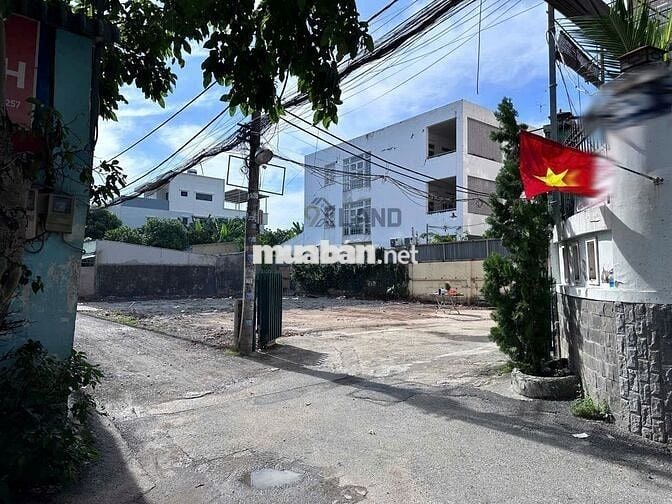 NGỘP BÁN GẤP LÔ ĐẤT HẺM 16M ĐƯỜNG PHẠM VĂN ĐỒNG, NGANG 5,5 MÉT.