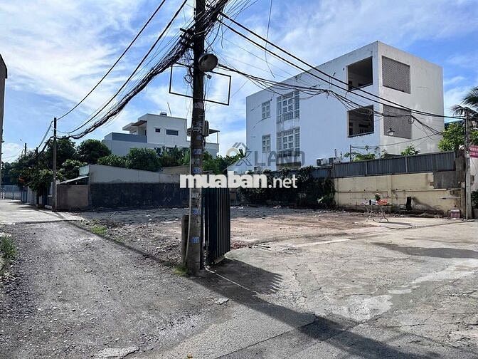 NGỘP BÁN GẤP LÔ ĐẤT HẺM 16M ĐƯỜNG PHẠM VĂN ĐỒNG, NGANG 5,5 MÉT.