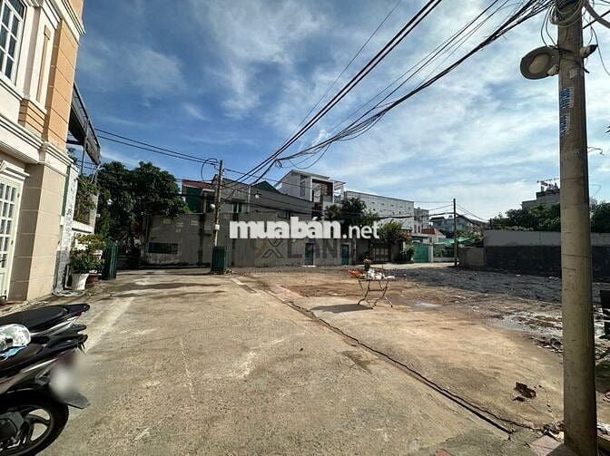 NGỘP BÁN GẤP LÔ ĐẤT HẺM 16M ĐƯỜNG PHẠM VĂN ĐỒNG, NGANG 5,5 MÉT.