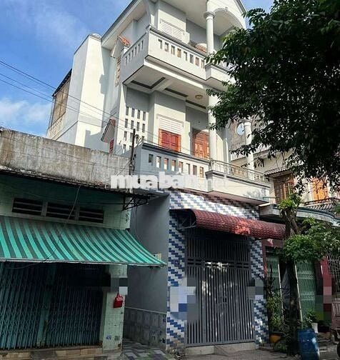 Cho thuê nhà 2 lầu 8 phòng trọ gần 550 kdc bình hòa