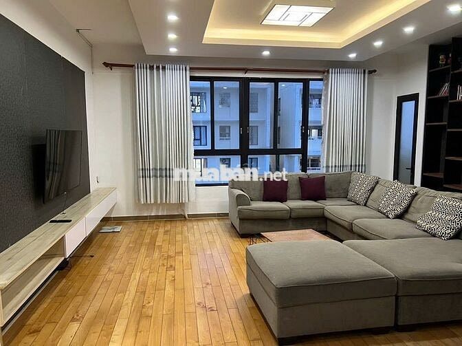 Cho thuê căn góc 160m2 3PN 4WC Full nội thất cao cấp tại cc Era Town