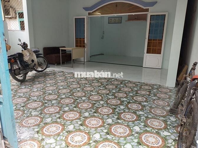 cần bán nhà cấp 4 ,108 m2 ,hóc môn , hẽm xe hơi đến nhà, gần chợ