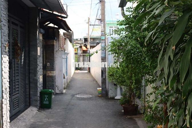 Cần bán nhà diện tích lớn 128m2 hẻm nhỏ giá rẻ