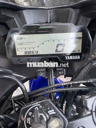 Cầm đồ thanh lý xe R15V3 đk năm 2019 mầu xanh .