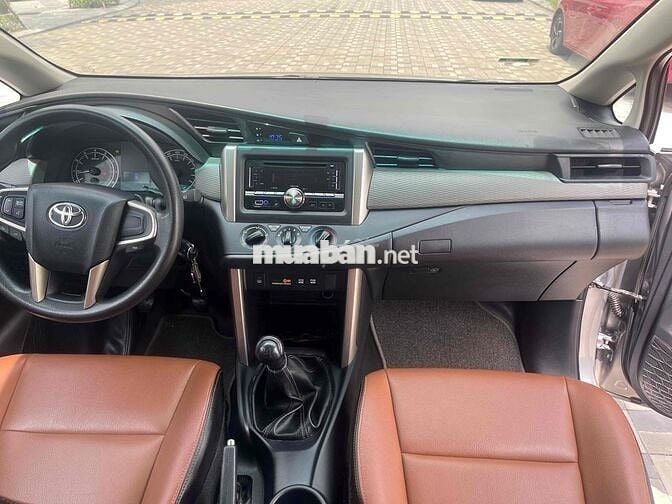 Toyota Innova 2017 2.0E  một chủ xe đẹp suất sắc