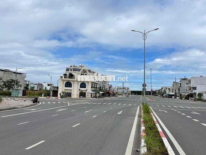Cần bán gấp lô 125m2 giá 2tỷ2 ngay khu TĐC Lộc An Bình Sơn, gần chợ
