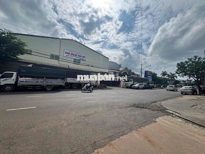 BÁN ĐẤT 2MT TẶNG NHÀ HẺM Y WANG