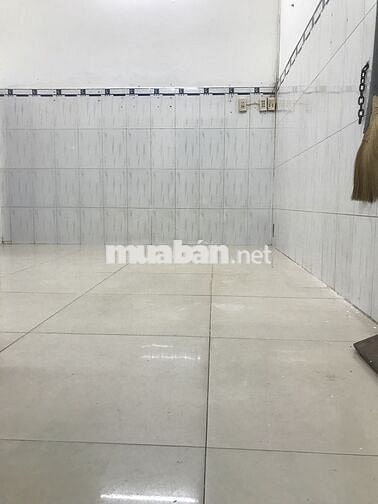 Nhà mới sửa, sạch sẽ, 1 lầu đúc, 4m x 6m, 1PN, 2WC, hẻm 2m Bà Hom