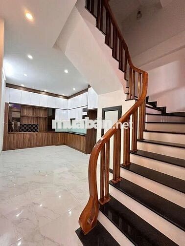 Bán nhà Trần Thái Tông Cầu Giấy Gần ĐH Quốc Gia 35m 5Tầng. Giá 7.5 Tỷ