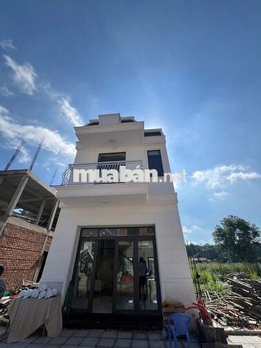 nhà phố thương mại , diện tích 5x14 . 2 phòng ngủ , mặt tiền ĐẠI LỘ