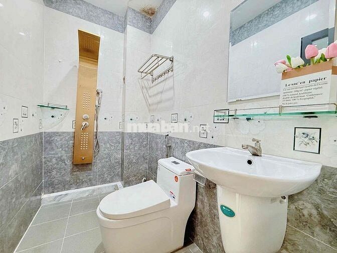 CĂN HỘ BAN CÔNG - NGAY ĐẠI HỌC CÔNG THƯƠNG - GẦN TRƯỜNG CHINH , ETOWN