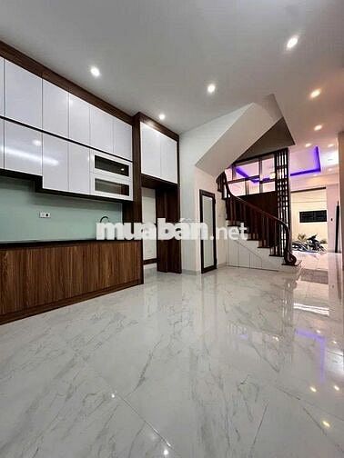 Bán nhà Trần Thái Tông Cầu Giấy Gần ĐH Quốc Gia 35m 5Tầng. Giá 7.5 Tỷ