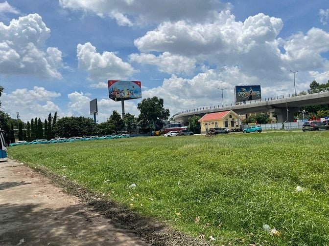 Cho thuê góc 2 M,tiền 10.000 ( kho+ sân+ nhà) Ngay nhà Ga T3. T.Bình