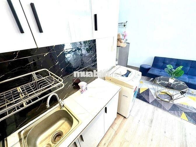 Cho thuê căn hộ một phòng ngủ ban công rộng ở cầu vượt Cộng Hoà