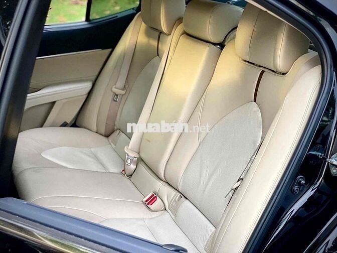 Toyota Camry 2022 2.0Q Đen/Kem 11 ngàn KM Lướt