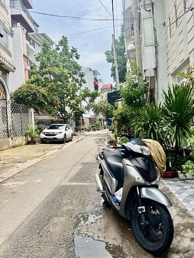 Hẻm xe hơi Vũ Huy Tấn thông ra Tr Sa,Ngang 4m,4Tầng có hẻm sau nhà 