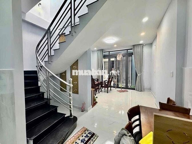 Nhà ngat Tân Sơn Nhì - Dt:4,5x10- đúc 2 tầng BTCT- Chỉ 4. xtỷ
