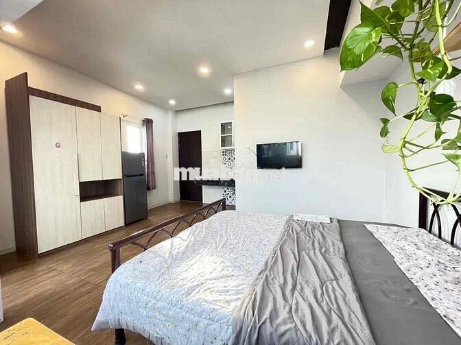 STUDIO BAN CÔNG CỬA SỔ TRỜI FULL NỘI THẤT NGAY IUH