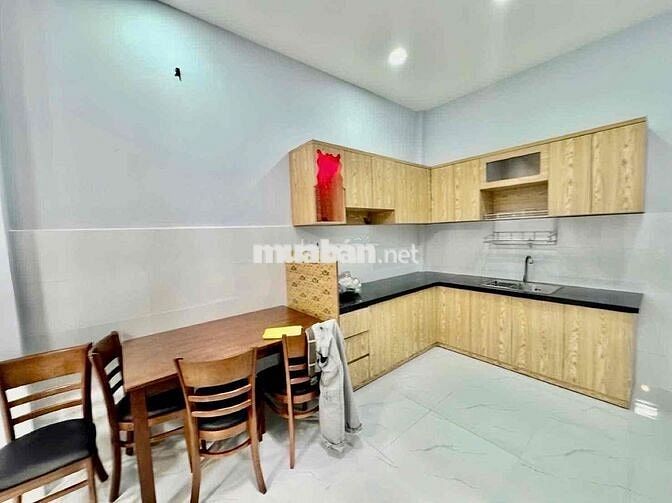 Nhà ngat Tân Sơn Nhì - Dt:4,5x10- đúc 2 tầng BTCT- Chỉ 4. xtỷ