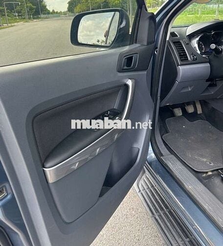 Ford 2017 XLS 2.2L 4x2 MT - 180 km xe rin