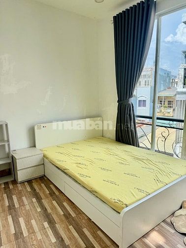 Hẻm xe hơi Vũ Huy Tấn thông ra Tr Sa,Ngang 4m,4Tầng có hẻm sau nhà 