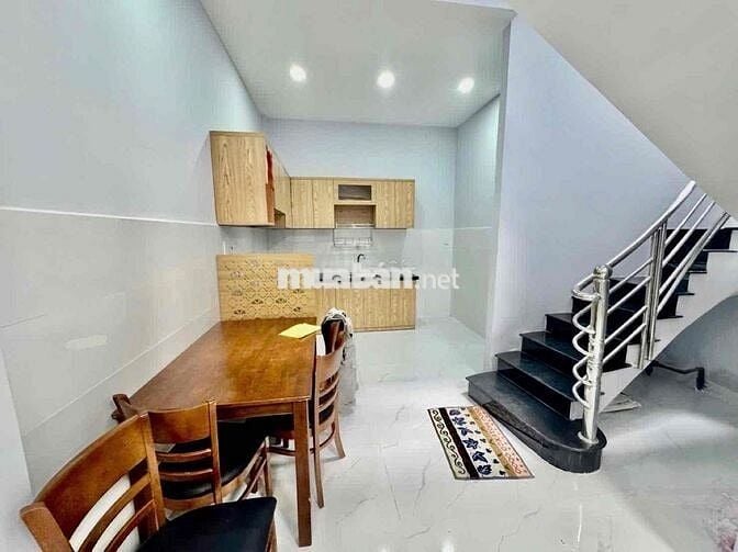 Nhà ngat Tân Sơn Nhì - Dt:4,5x10- đúc 2 tầng BTCT- Chỉ 4. xtỷ