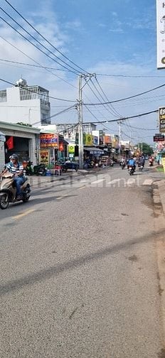 Cho thuê mặt tiền4×25 ngay chợ Gấu buôn bán sầm uất đông đúc 