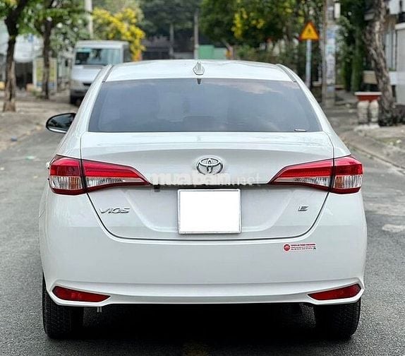 Vios 2021 số sàn màu trắng zin