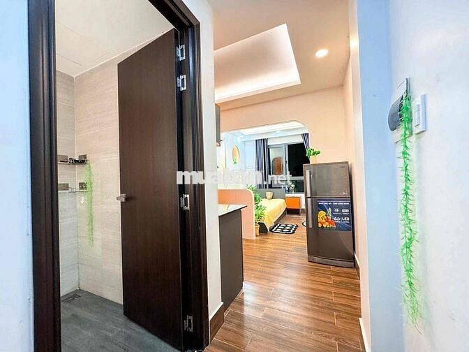 CĂN HỘ CỬA SỔ FULL NỘI THẤT QUẬN 10 GẦN VÒNG XOAY CÔNG TRƯỜNG DÂN CHỦ