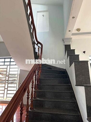 Căn nhà thuê 3pn, gần Chợ D, Đh Tây Nguyên đường sămbram